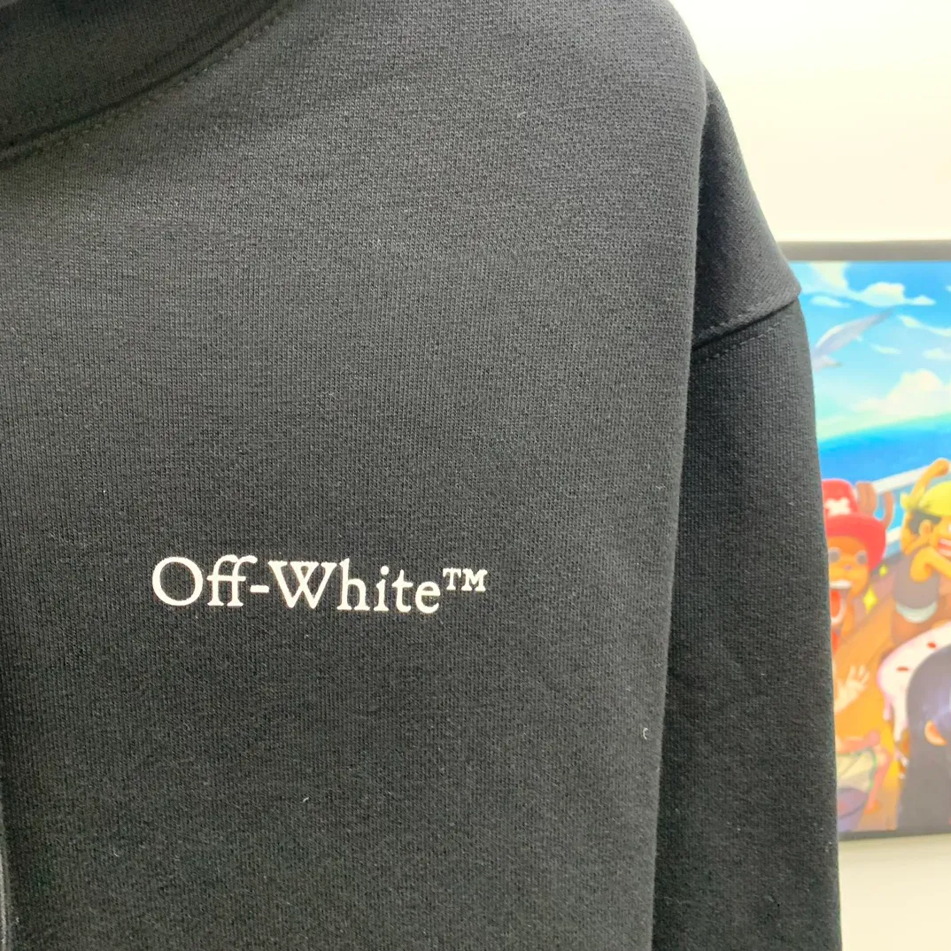 22SS approved version OFFWHITE (OW) Killing and being killed, punishment and sanctity Caravaggio oil painting pure cotton color religious unisex autumn and winter pure cotton hoodie sweatshirt OW perfectly integrates classical literature and art and street culture, paying tribute to VA20SS. Baroqueism, Caravaggio's classic oil painting series, literary street temperament, and 19FW Monet oil paintings. This is also a replacement for Monet. There is a minimalist plain logo on the chest, and a large digital oil painting print on the back with Kornit digital direct inkjet printing. The picture is clear and the stripes transition is smooth. It has a strong religious color, a Vintage style in line with the tone of the Renaissance, and an ultra-clear texture. The fabric is made of 480g combed cotton terry fabric, which has a full drape. Warm and comfortable!  Color: Black Size: XS-L P:390